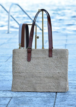 Shopper in Rafia Ibeliv
