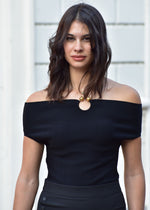 Top in Maglia Stretch con Spilla Gioiello