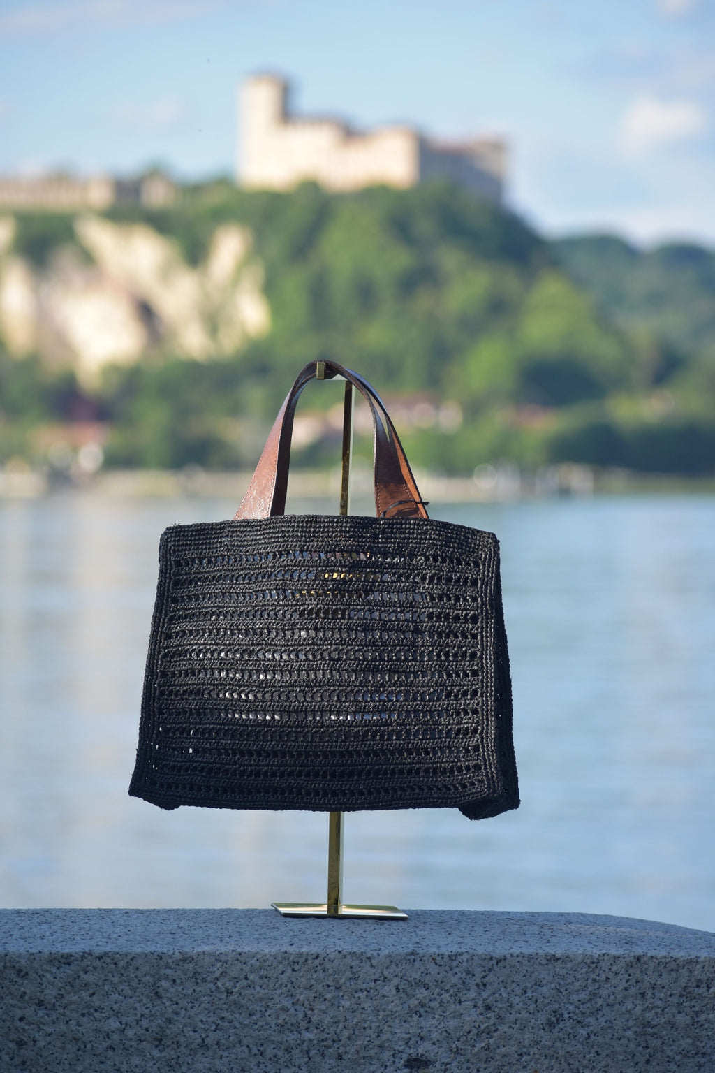 Shopper in Rafia Ibeliv