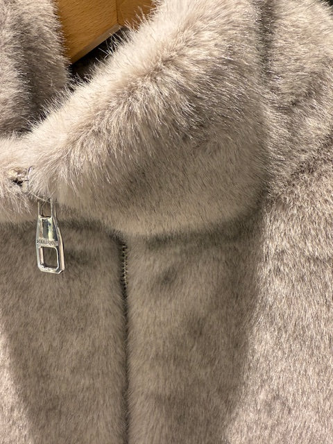 Cappa in Eco Pelliccia Helmur