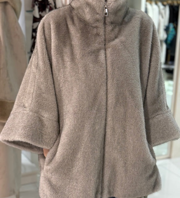 Cappa in Eco Pelliccia Helmur