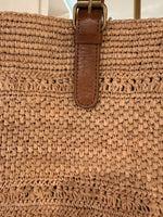 Shopper in Rafia Ibeliv